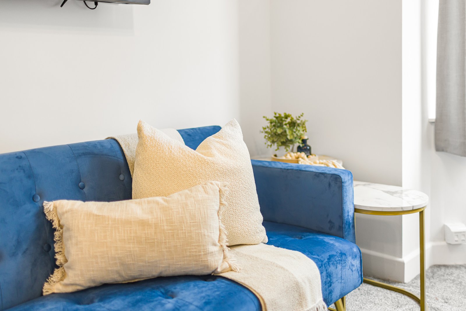 hot-property-network-dior-sofa-close